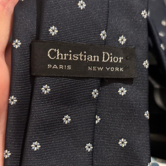 Dior Men's Navy Tie with White/Blue Floral pattern - Picture 2 of 2